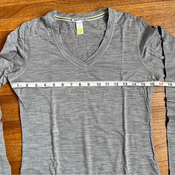 🐑 Smartwool W’s lightweight V-neck top sz S - Picture 2 of 5